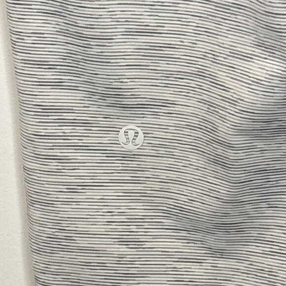 Lululemon Size 4 On the Fly Striped Cropped Pants We are from Space Ice Gray C67 - Picture 16 of 16